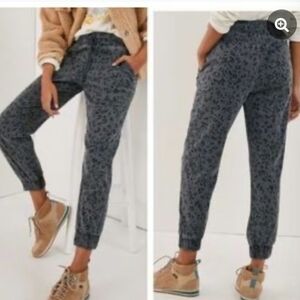 Anthropologie Cloth & Stone grey leopard joggers